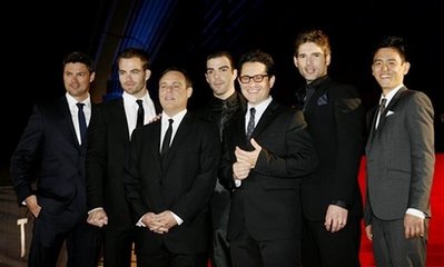 Karl Urban, Chris Pine, Bryan Burk (productor), Zachary Quinto, el director J.J. Abrams, Eric Bana y John Cho